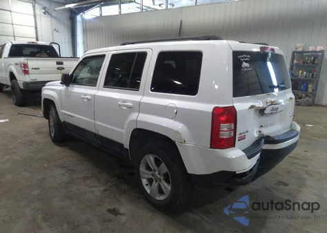 2014 Jeep Patriot Latitude z USA, uszkodzony, nr VIN 1C4NJRFB5ED855681